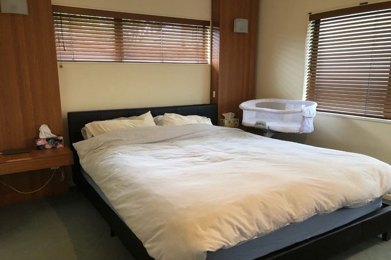 Photo of property in 4/8 Crewe Close, Albany, Auckland, 0632