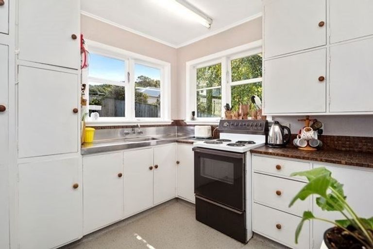 Photo of property in 14 Huia Street, Tawa, Wellington, 5028