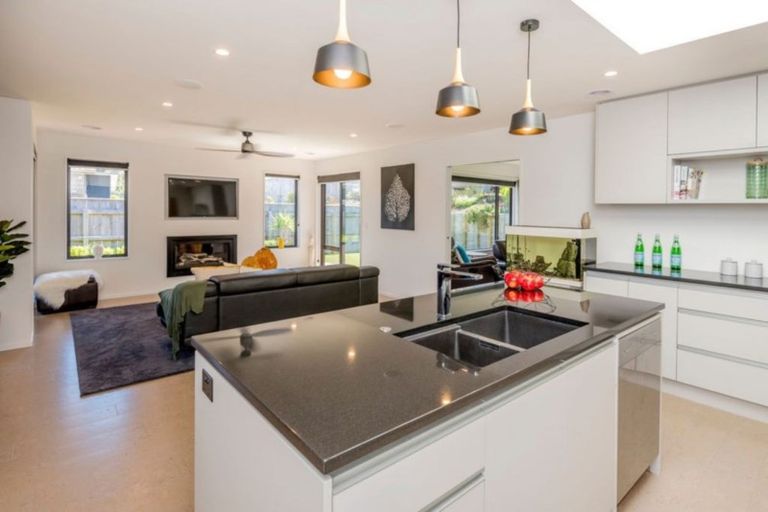 Photo of property in 40 San Priamo Place, Paraparaumu Beach, Paraparaumu, 5032