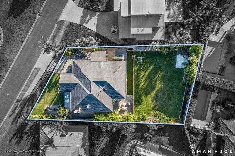 Photo of property in 8 Waikura Drive, Te Atatu Peninsula, Auckland, 0610