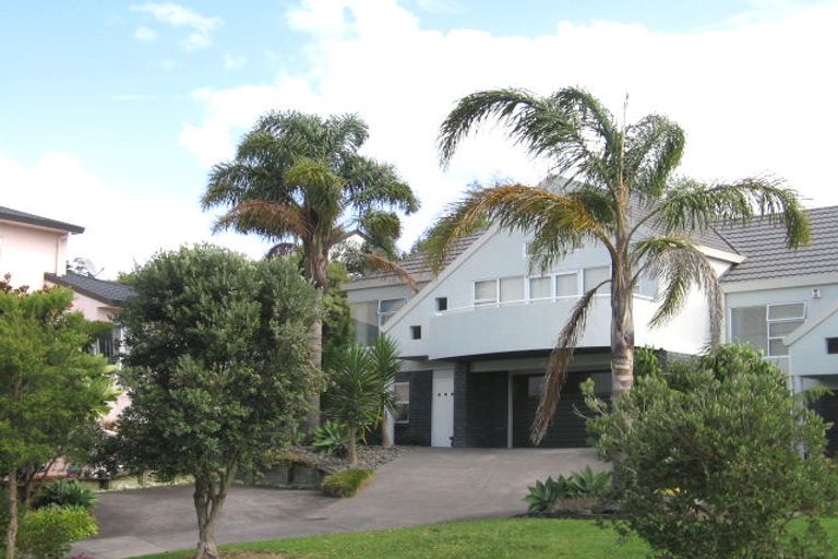 Photo of property in 1/16 Sailfish Drive, West Harbour, Auckland, 0618