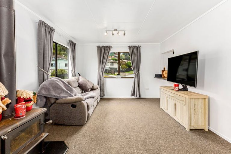 Photo of property in 35 Omapere Street, Whitby, Porirua, 5024