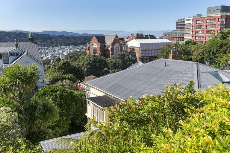 Photo of property in 31 Rawhiti Terrace, Kelburn, Wellington, 6012