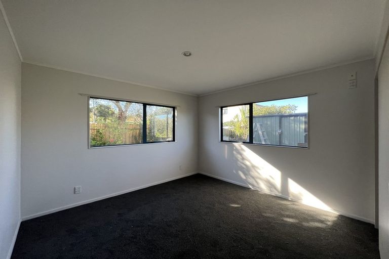 Photo of property in 5 Macadamia Close, Goodwood Heights, Auckland, 2105