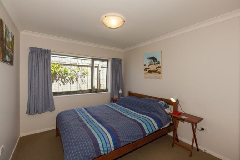 Photo of property in 21 Cascade Way, Paraparaumu, 5032