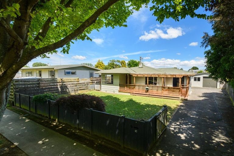Photo of property in 16 Carter Crescent, Awapuni, Palmerston North, 4412