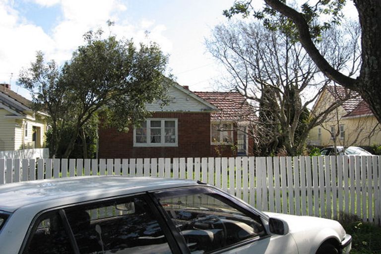 Photo of property in 3 Bell Road, Waiwhetu, Lower Hutt, 5010