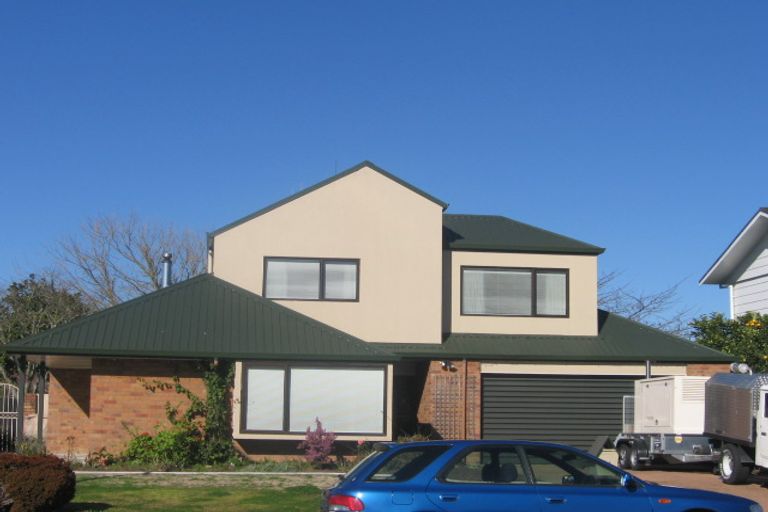 Photo of property in 64 Chedworth Avenue, Chedworth, Hamilton, 3210