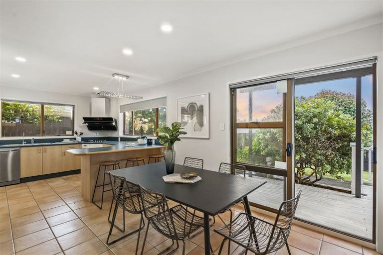 Photo of property in 1/52 Aberdeen Road, Campbells Bay, Auckland, 0620