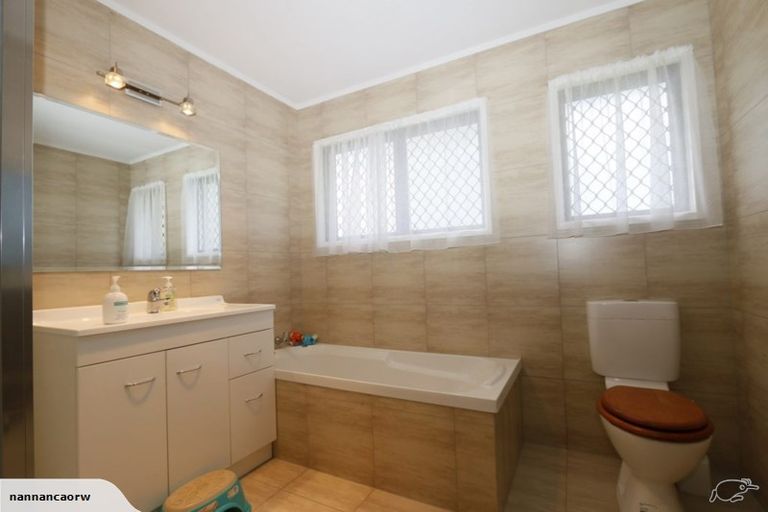 Photo of property in 24 Dianne Louise Drive, Half Moon Bay, Auckland, 2012