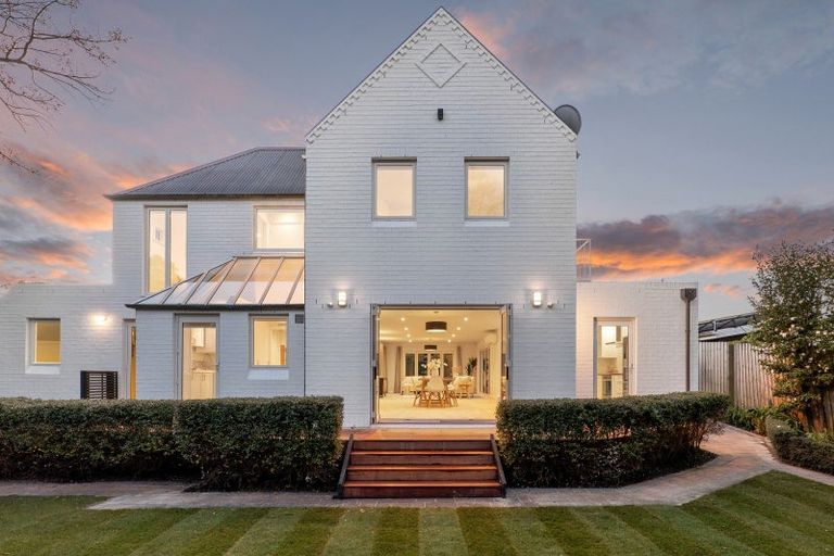 Photo of property in 32 Wai-iti Terrace, Burnside, Christchurch, 8052