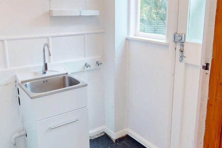 Photo of property in 11 Renfrew Place, Highbury, Palmerston North, 4412