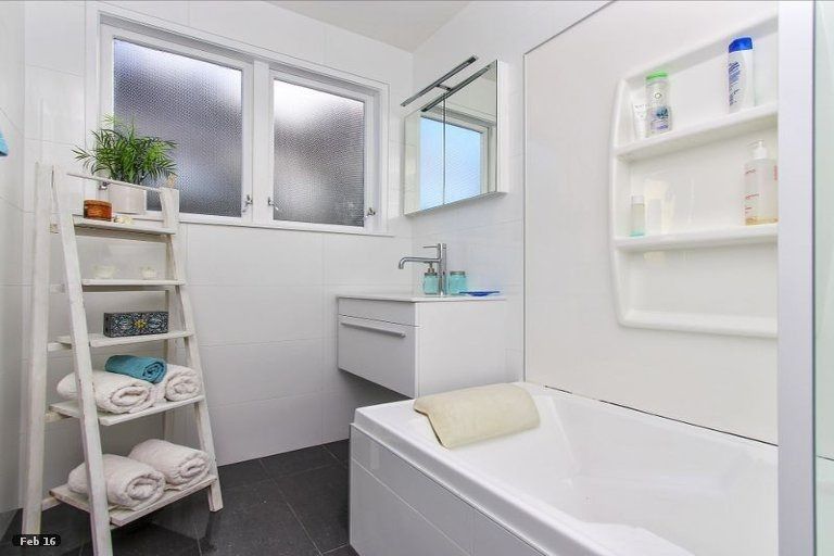 Photo of property in 11 Allington Road, Massey, Auckland, 0614