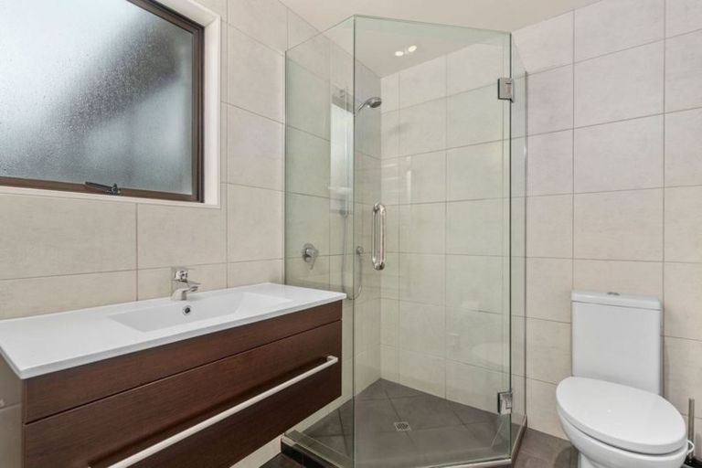 Photo of property in 1/34 Aberdeen Road, Campbells Bay, Auckland, 0620