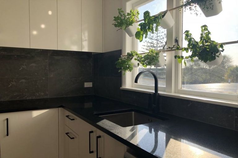 Photo of property in 2/39 Esmonde Road, Takapuna, Auckland, 0622