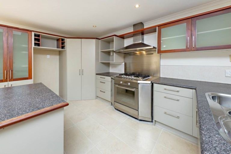 Photo of property in 16 Mordane Place, Flat Bush, Auckland, 2016