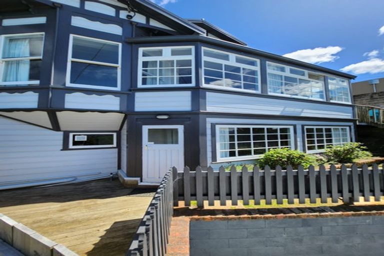 Photo of property in 1/62 Roseneath Terrace, Roseneath, Wellington, 6011