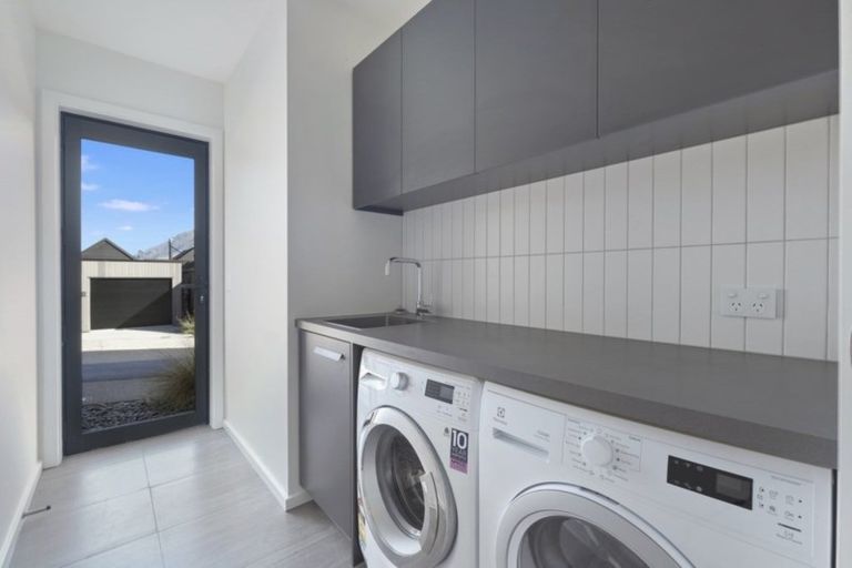 Photo of property in 4 Kotuku Lane, Jacks Point, Queenstown, 9371