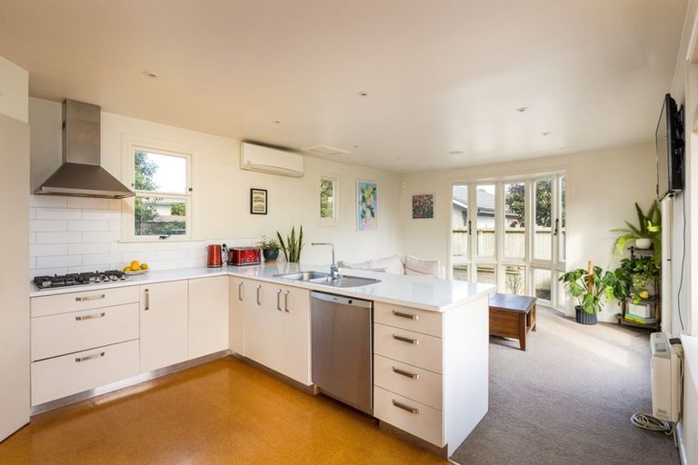 Photo of property in 180 Brooklands Road, Vogeltown, New Plymouth, 4310