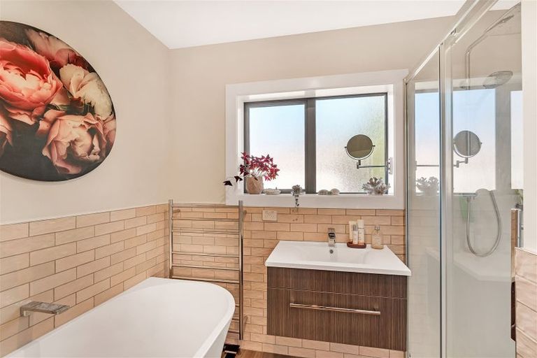 Photo of property in 99 Middlepark Road, Sockburn, Christchurch, 8042