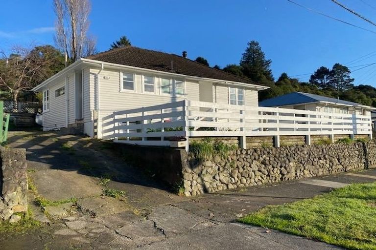 Photo of property in 204 George Street, Stokes Valley, Lower Hutt, 5019
