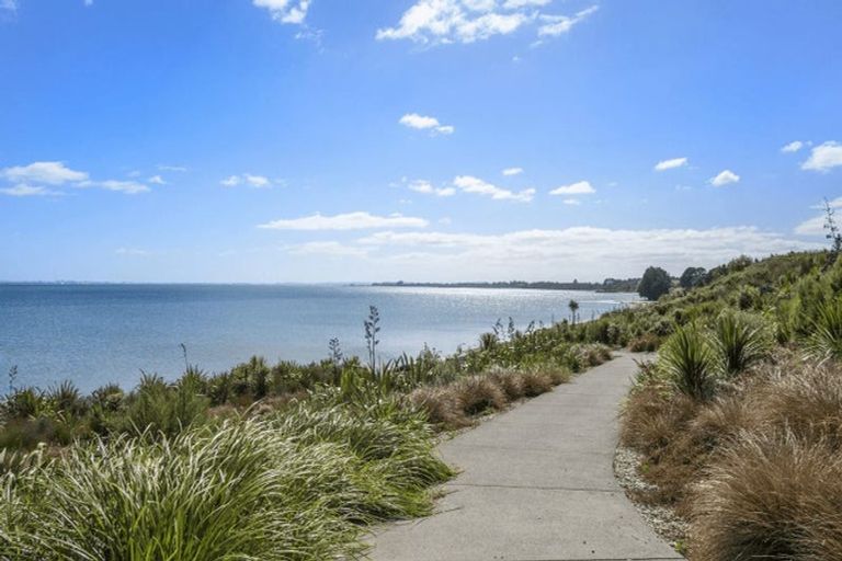 Photo of property in 11 Koiora Road, Clarks Beach, 2122