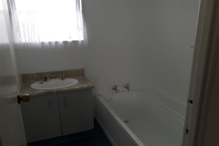 Photo of property in 2/10 Norrie Smith Avenue, Flat Bush, Auckland, 2023