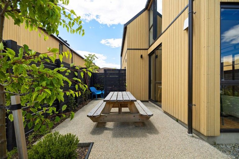 Photo of property in 6 Casterway Crescent, Jacks Point, 9371