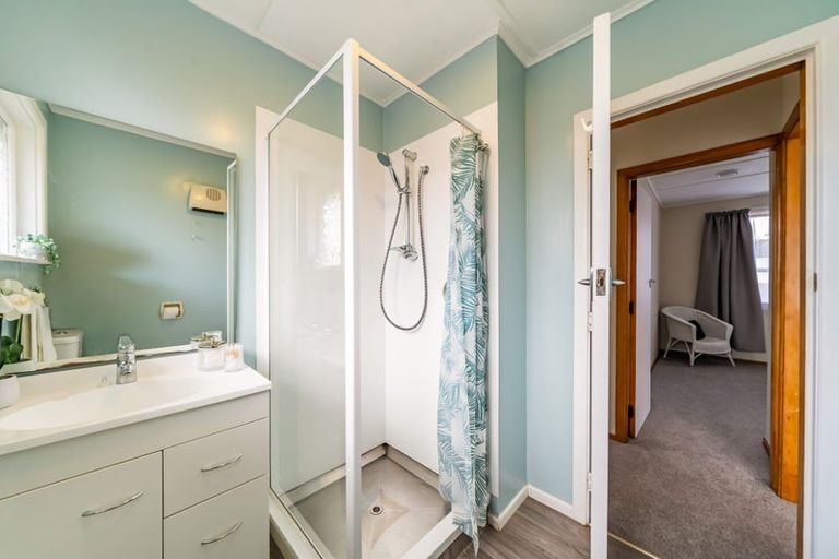 Photo of property in 2/8 Oregon Drive, Maoribank, Upper Hutt, 5018