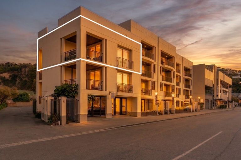 Photo of property in Admiralty Courts, 1/42 Marriner Street, Sumner, Christchurch, 8081
