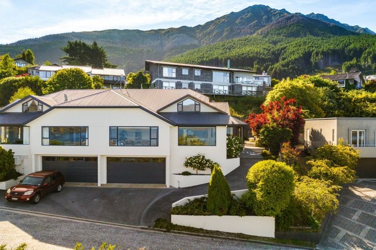 Photo of property in 19 Richards Park Lane, Fernhill, Queenstown, 9300