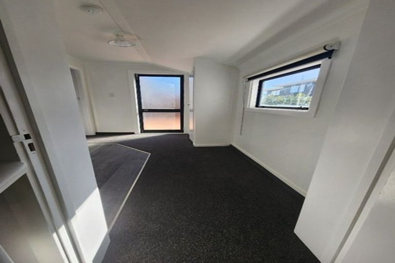 Photo of property in 28 Breakwater Road, Moturoa, New Plymouth, 4310