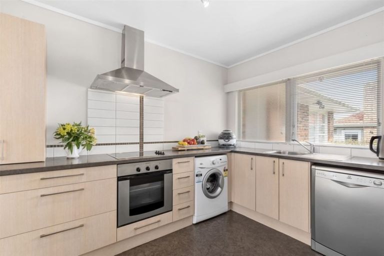 Photo of property in 2/39 Lake Road, Devonport, Auckland, 0624