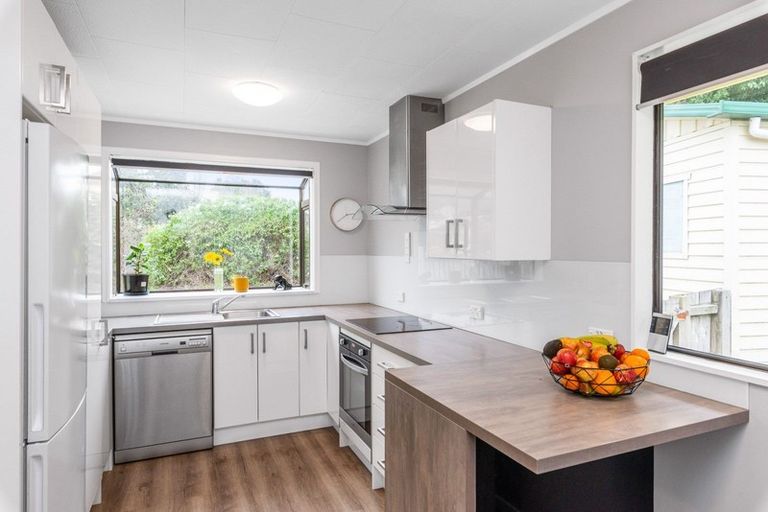 Photo of property in 37 Ruahine Street, Paraparaumu, 5032