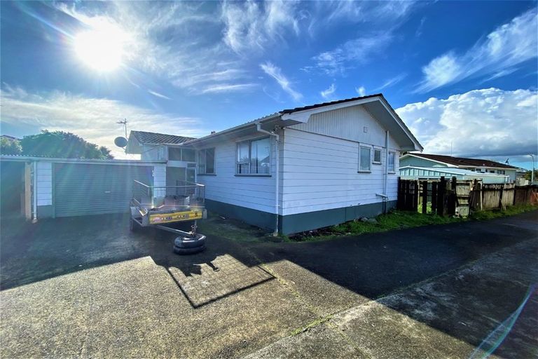 Photo of property in 2/43 John Walker Drive, Manurewa, Auckland, 2102