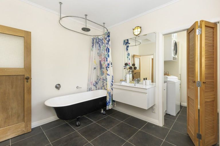 Photo of property in 42 Alice Street, Riverhead, 0820