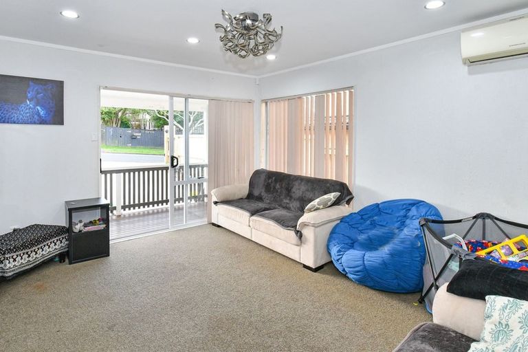 Photo of property in 2 Bill Phillip Place, Clendon Park, Auckland, 2103