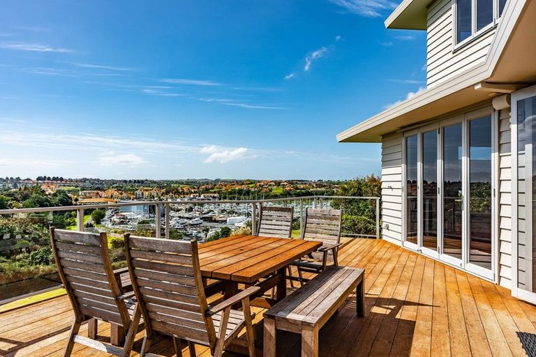 Photo of property in 64 Balboa Drive, Matakatia, Whangaparaoa, 0930