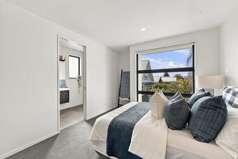 Photo of property in 2/233 Edgeware Road, Edgeware, Christchurch, 8013