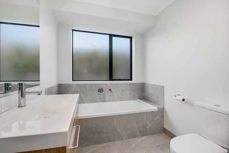 Photo of property in 83 Marellen Drive, Red Beach, 0932