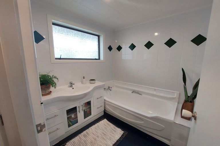 Photo of property in 5 Penrith Street, Westown, New Plymouth, 4310