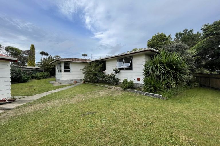Photo of property in 1 Grant Place, Awapuni, Palmerston North, 4412