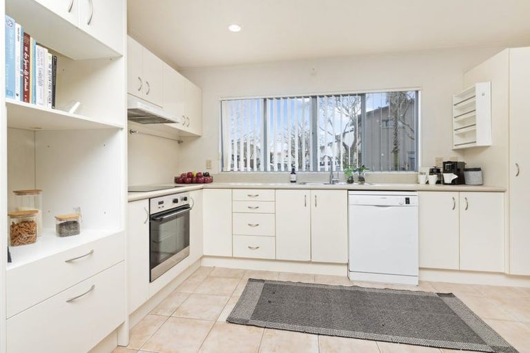 Photo of property in 14 Albizia Avenue, Henderson, Auckland, 0612