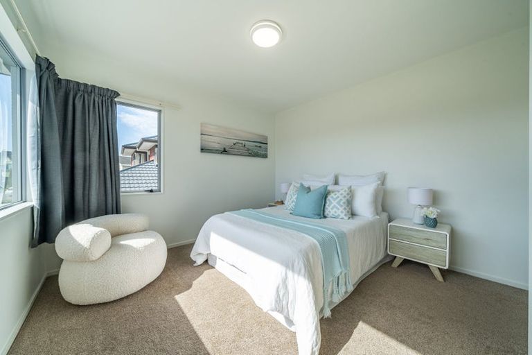 Photo of property in 12 Lanyon Place, Whitby, Porirua, 5024