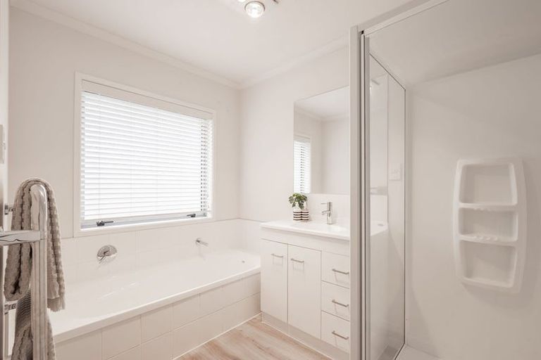 Photo of property in 100 Puhirake Crescent, Pyes Pa, Tauranga, 3112