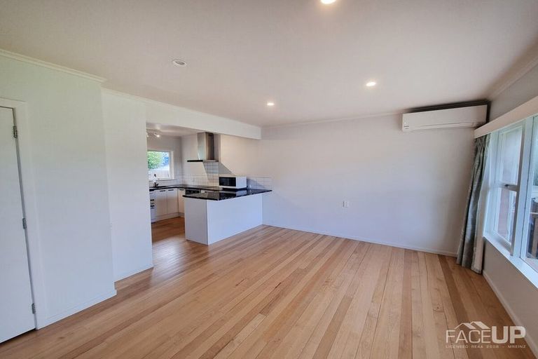 Photo of property in 2/35 Shakespeare Road, Milford, Auckland, 0620