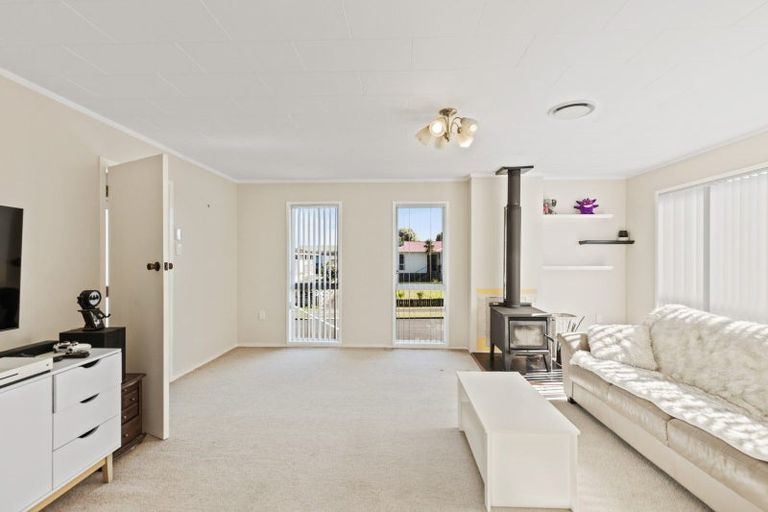 Photo of property in 8 Oleander Place, Bell Block, New Plymouth, 4312