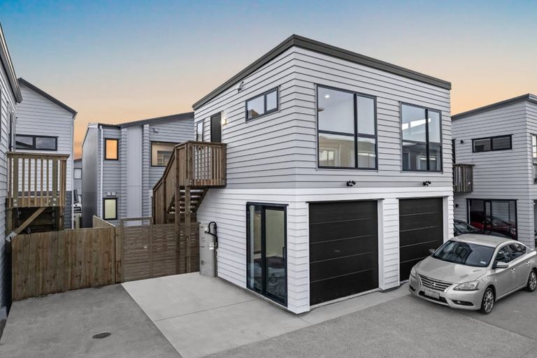 Photo of property in 22 Whare Kauri Road, Papakura, 2110