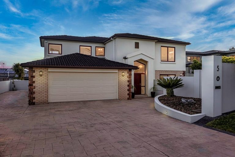 Photo of property in 5 Courtneys, West Harbour, Auckland, 0618