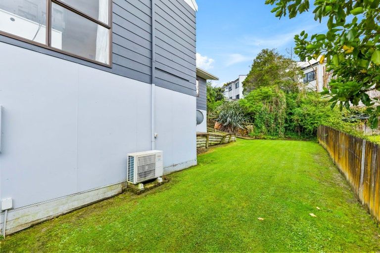 Photo of property in 13 Frosses Place, Massey, Auckland, 0614